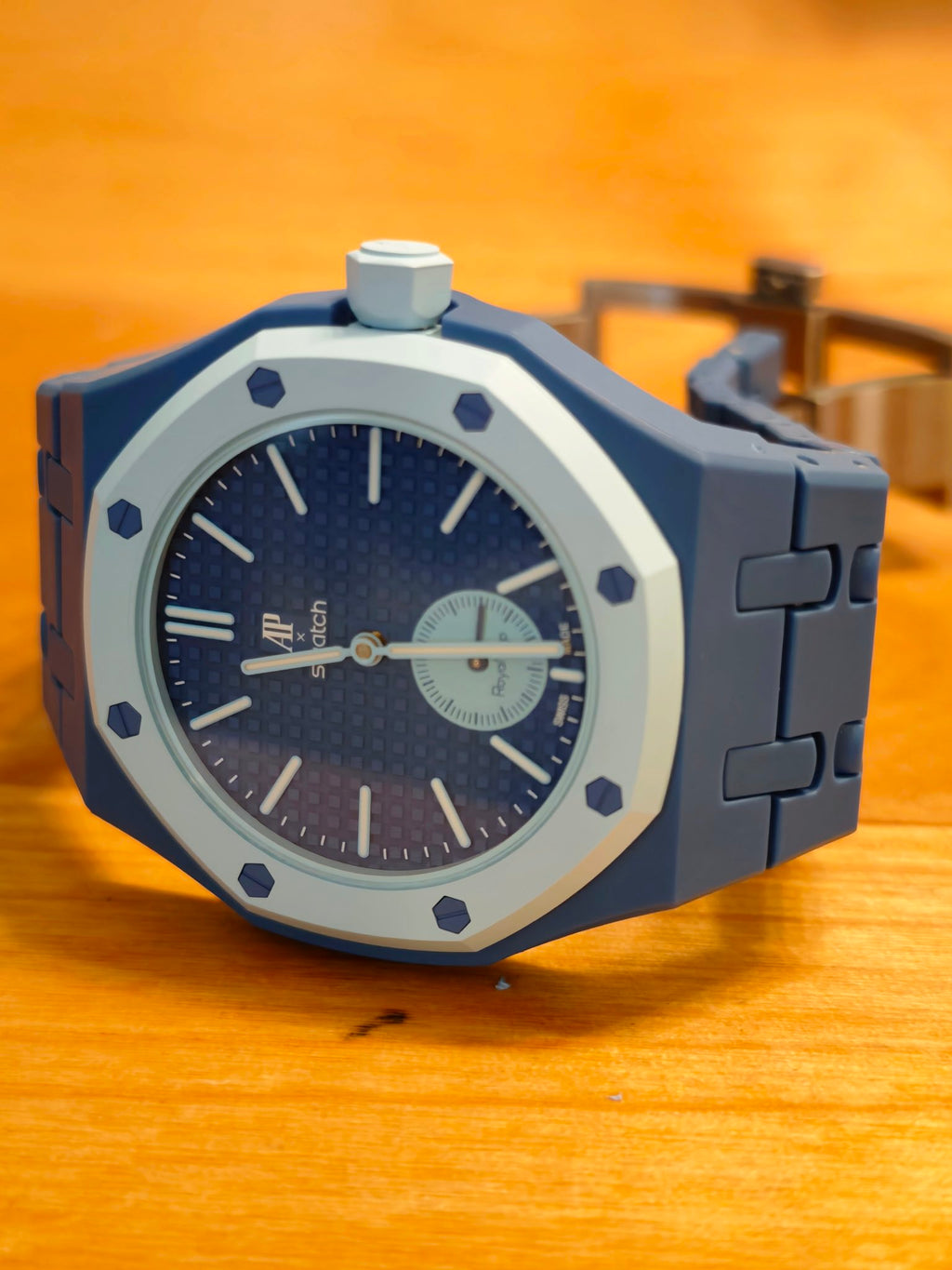 Montre de poche AP x Swatch Royal Pop LAN BA, cadran bleu et petite seconde bleu clair