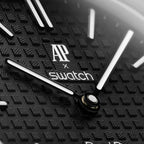 Montre de poche AP x Swatch Royal Pop OCHO NEGRO, cadran noir à effet tapisserie et lunette octogonale blanche
